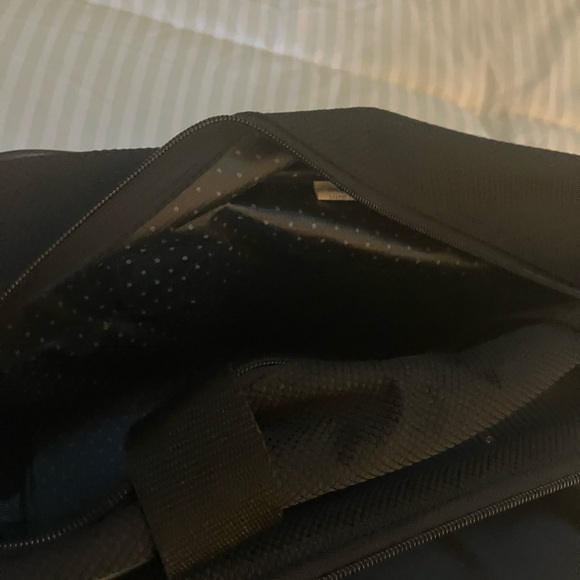 Vintage, Never Used Black and Red Men's Carry On Bag - Picture 4 of 6